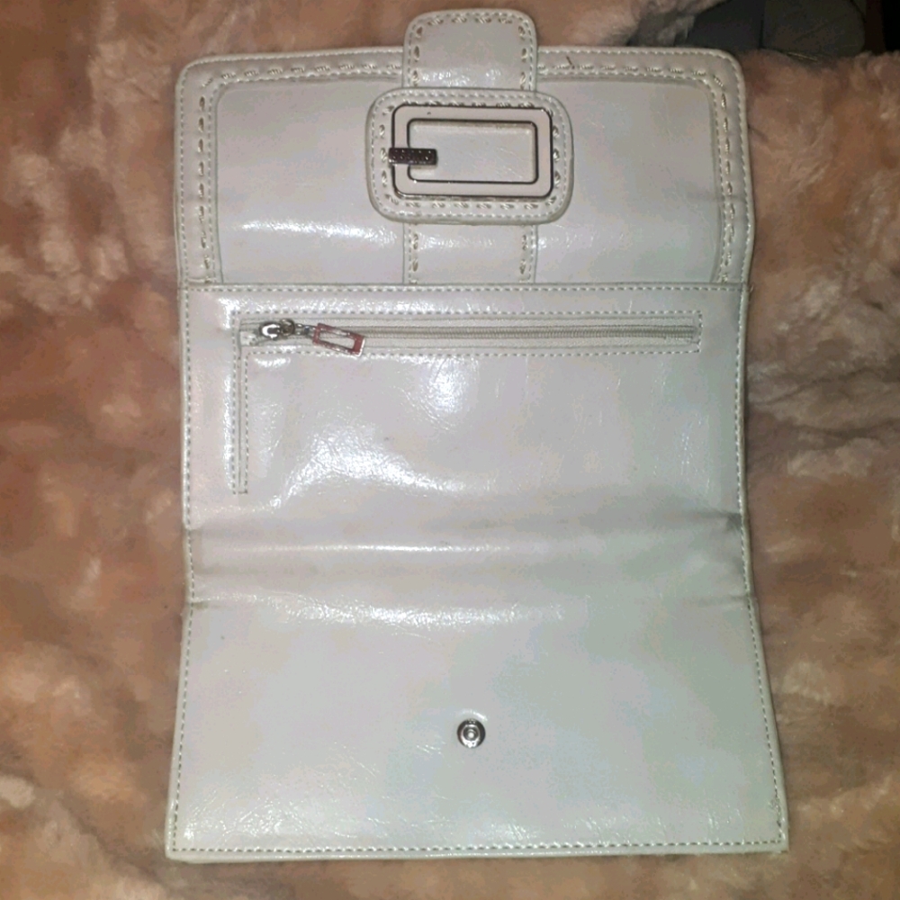 Guess Wallet - Picture 4 of 4